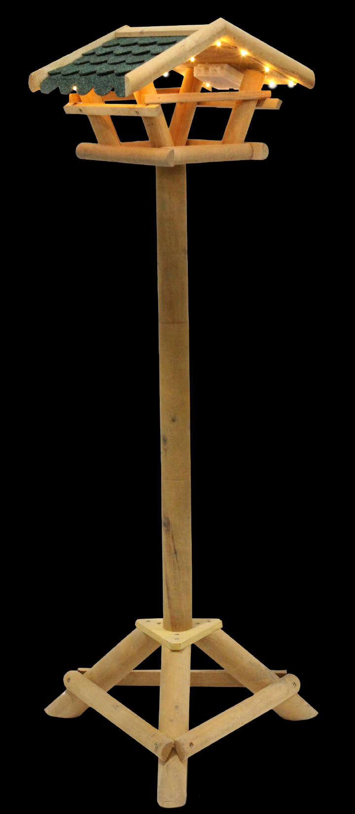 Vogelhaus Tirol mit Beleuchtung